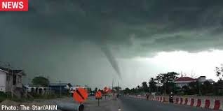 Yayasan pok dan kassim ditubuhkan oleh bekas menteri besar perlis, datuk seri shahidan kassim. Twister Blows Through M Sian Town