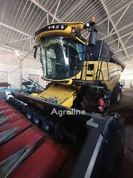 New Holland CX8070 Combine