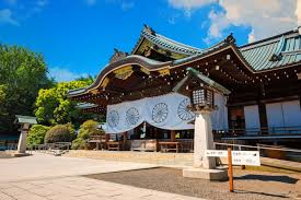 It was founded by emperor meiji in june 1869 and commemorates those who died i. ä»Šæ—¥ã§æº€æ´²äº‹å¤‰ã‹ã‚‰89å¹´ é–å›½ç¥žç¤¾ è»æœã‚³ã‚¹ãƒ—ãƒ¬å‚æ‹ ã‚'å§‹ã‚ãŸã®ã¯èª°ã‹èª¿ã¹ã¦ã¿ãŸ æ–‡æ˜¥ã‚ªãƒ³ãƒ©ã‚¤ãƒ³