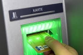 Wie finde ich einen geldautomaten in der nähe? Wenn Ein Bankautomat In Zell Eine Ec Karte Aus Munchen Verschluckt Zell Im Wiesental Badische Zeitung