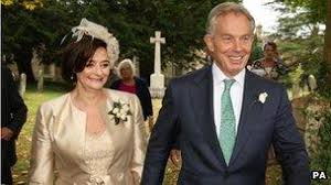 Tony blair et cherie booth, tous deux étudiants en droit, se sont rencontrés alors qu'ils étaient en concurrence pour un même poste d'avocat stagiaire. Tony Blair S Son Euan Weds Girlfriend Suzanne Ashman Bbc News