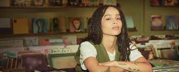 Zoë kravitz is an executive producer of high fidelity as well as its star, and the show — funny and poignant and surprisingly personal — feels like a product of the sensibility that woodley described. High Fidelity Zoe Kravitz Dominiert Als Weiblicher Plattennerd Mit Liebeskummer Review Fernsehserien De