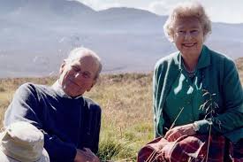 Prince philip, duke of edinburgh (born prince philip of greece and denmark, 10 june 1921) is a member of the british royal family as the husband of queen elizabeth ii. Queen Elizabeth Sie Teilt Ein Privates Foto Mit Prinz Philip Gala De