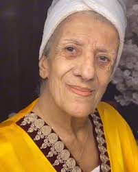 Une grande polémique entoure actuellement Biyouna, à la suite de plusieurs  apparitions qui ont profondément inquiété ses fans, préoccupés par son état  physique. Certaines personnes proches de Biyouna, dénoncent qu'elle serait  plus