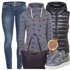 Oh Wie Niedlich Ist Dieser Pulli Von Naketano Mit Pfoten Druck Fur Alle Tierliebhaber Ein Muss Eine Beliebte Jeans Von Only Outfit Modestil Frauenoutfits