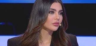 أنجي خوري تنشر صوراً عارية لها.. ومطربة تعلّق!