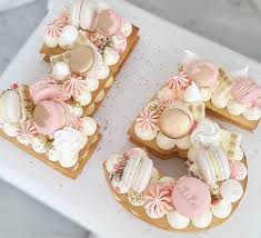 1 626 Me Gusta 18 Comentarios Amaro Macarons La Plata Baires Amaro Macarons En Instagram 15th Birthday Cakes 18th Birthday Cake Cute Birthday Cakes