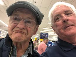 I am sure the old hands will recognise Rog Roger known as the little  general celebrating his 89th birthday yesterday. 👍👏