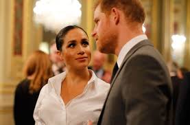 Prinz harry und seine frau meghan mit königin elisabeth ii. Herzogin Meghan Prinz Harry Scherzte Uber Babybauch Seiner Frau Panorama Stuttgarter Zeitung