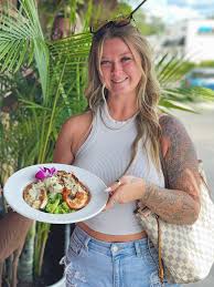 Walt's Fish Market, Restaurant and Tiki Bar