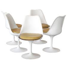 1stdibs 1960s Eero Saarinen Tulip Chairs Set Of 5 Chair Chair Design 1960s Chairs