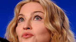 An madonnas (53) zeigefreudigkeit hat sich in den letzten 30 jahren kaum etwas geändert. Madonna Oben Ohne Gruselig So Sieht Die Pop Queen Ohne Make Up Aus News De
