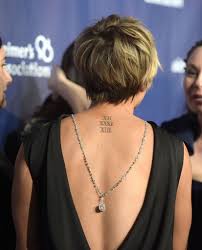Kaley Cuoco Photos Photos Arrivals At A Night At Sardi S Benefit With Images Short Hair Back Caley Cuoco Short Hair Kelly Cuoco Short Hair