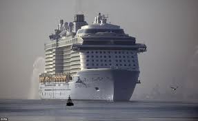 Queen mary 2 kreuzfahrten 2021 und 2022 mit highlights kabinen und restaurants bewertungen und erfahrungberichte jetzt einfach online buchen. Historical The Difference Between An Ocean Liner And Cruise Ship