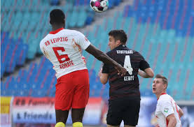 Originaire de sarcelles, ibrahim konaté est un sportif professionnel accompli. Vfb Stuttgart Bei Rb Leipzig Panne Bei Ibrahima Konate Hosenwechsel Mitten Im Spiel Vfb Stuttgart Stuttgarter Zeitung