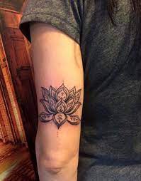 Lotus Cicegi Kol Dovme Modeli Tesettur Giyim Lotus Cicegi Lotus Dovme