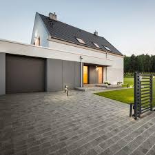 Allee De Garage Moderne Stone Driveway Front Yard Design Driveway