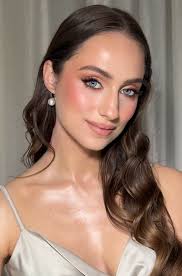 LOOKING FOR A MODEL ✨ I'm looking for a model for TFP makeup this Friday at  my studio in Croydon (CR0). Perfect chance to get your makeup done  professionally and receive some