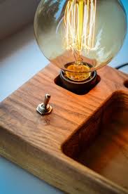 Ladestation Veranstalter Edison Lampe Handgemachte Dock 409 Holz Dockingstation Personalisiert Schreibtisch Organisator Edison Lampe Lampen Helle Eiche
