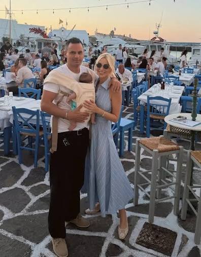 🤍💙Το πιο όμορφο καλοκαίρι της ζωής τους διανύουν η Κατερίνα Καινούργιου  και ο Παναγιώτης Κουτσουμπής, καθώς φέτος απολαμβάνουν τις πρώτες  οικογενειακές τους διακοπές μαζί με τη νεογέννητη κόρη τους, Ξένια, στην  αγαπημένη