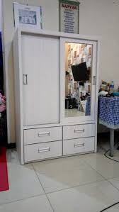 Di 2017 lemari pakaian paling murahh lemari sliding lemari baju punya kamar sempit tapi butuh lemari berikut 7 tips memilih lemari 10 model lemari pakaian untuk variasi tema kamarmu 39 lemari pakaian jati minimalis 3 pintu sliding modern jual murah kelebihan lemari pakaian sliding. 60 Lemari Pakaian Minimalis Dan Harga Model Sliding Kayu