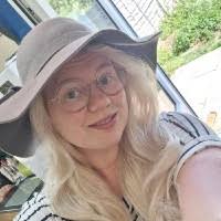 30+ "Stephanie Large" profiles