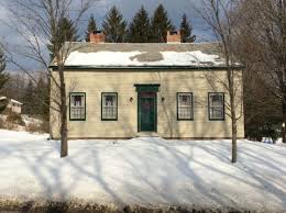 Post Beam Style From The 1700s Old Houses For Sale Old Houses Beams