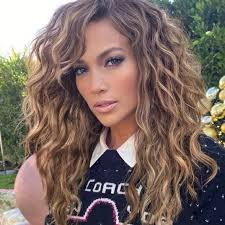 Oggi un contemporaneo e super raffinato caschetto corto. Jennifer Lopez I Look Capelli Piu Iconici Del 2020 Inclusi I Recenti Ricci Stropicciati Vanity Fair Italia