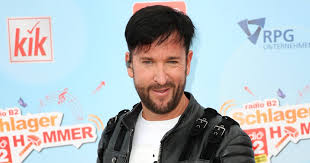 He participated on the reality television series promi big brother alongside fellow celebrities claudia effenberg and paul janke. Michael Wendler Sein Richtiger Name Ist Gar Nicht Der Wendler