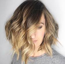 Acconciature e consiglia per tutte! Tagli Capelli Medi 2020 Lisci Scalati E Mossi Di Tendenza