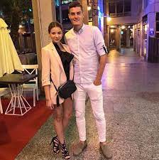 Zámek bon repos, na němž měli svatbu patrik schick s jeho pohlednou haničkou. Svatba Nejlepsiho Ceskeho Fotbalisty Patrik Schick A Jeho Hanka Maji Jasno