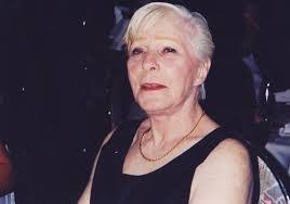 Leah Traub's Instagram, Twitter & Facebook