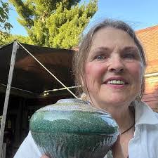 Mary Munsch's Instagram, Twitter & Facebook