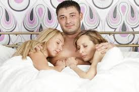 Doch kann so eine dreiecksbeziehung auf Sex Mit Zwei Frauen So Klappt Der Dreier