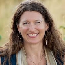 Hello and welcome to my page! Since many of you are new to my page I want  to share a bit about who I am: I've created this page as a community