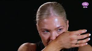 Robyn Fullerton's Instagram, Twitter & Facebook