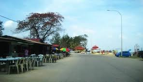 The beach, popularly known as the beach of passionate love is fringed with coconut palms and casuarinas trees. Pantai Cahaya Bulan Homestay Kota Bharu Kelantan Cari Homestay