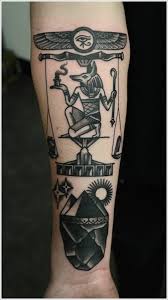 Los tatuajes forman parte de la historia de egipto, se han horus era considerado un dios protector, se le solía representar como un hombre con cabeza de podemos ver un tatuaje de un chacal egipcio en el hombro, justo por encima del pliegue de la axila. 70 Tatuajes Egipcios Galeria De Disenos Con Simbolos