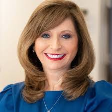 Kim Goodenough's Instagram, Twitter & Facebook