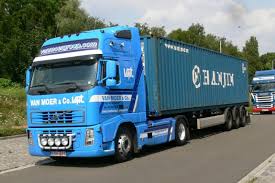 Something in the way you move (2016) and nonkel jef (1995). Containersattelzug Mit Volvo Fh Der Firma Van Moer Co Fahrzeugbilder De