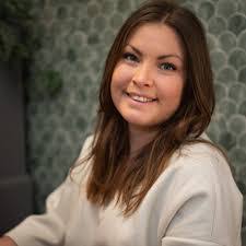 Sally Johansson's Instagram, Twitter & Facebook