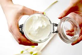 Masque Capillaire Hydratant Et Nourrissant Pour Cheveux Secs Voici Ma Recette De Chantilly De Masques Capillaires Masque Capillaire Hydratant Masque Cheveux
