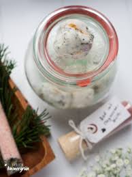 Die dafür verwendete hochwertige kokoswachsmischung von rayher besteht aus drei unterschiedlichen produkten, die miteinander vermischt werden. Diy Badebombe Badesalz Fraulein Immergrun