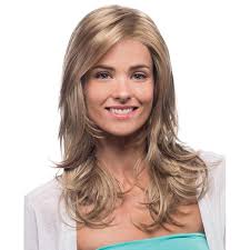 El corte en capas para los hombres es favorecedor cuando tienen el cabello fino, o poco volumen, si tienes el cabello grueso, las capas quedaràn demasiado marcadas y te dará mucho volumen, el corte en capas da volumen y movimiento. 1010 Imagenes Cortes De Cabello Al Hombro En Capas 2018 Free Descargar Peinados