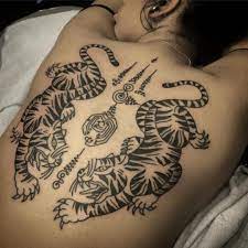 Twin Tigers Sak Yant Yantra Tattoo Muay Thai Tattoo Toptattoodesigns Sak Yant Tattoo Yantra Tattoo Muay Thai Tattoo