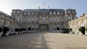 La data de 21 decembrie 1989, românia avea un produs intern brut de 800 miliarde de lei, adică de aproximativ 53,6 miliarde de dolari, și un curs mediu de schimb de 14,92 lei pentru un dolar. Update Alegeri PrezidenÈ›iale In FranÈ›a Europa Dw 23 04 2017