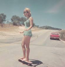 27 Amazing Snapshots Of Cool Girls Of The Sixties Cool Girl Retro Summer Retro Photo