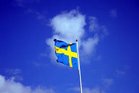 De nationale vlag van zweden is een blauwe vlag waarop een geel scandinavisch kruis is geplaatst. Vlag Van Zweden De Geschiedenis Van De Zweedse Staat In Moderne Symboliek