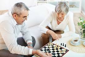 Aquí tienes 15 dinámicas, juegos y actividades recreativas para realizar con adultos mayores. 12 Juegos Divertidos Para Adultos