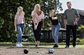 Welche gesellschaftsspiele habt deren in dem haus? Lustige Outdoor Spiele Fur Kinder Und Erwachsene Campingtipps Hilfe Beratung Berger Blog